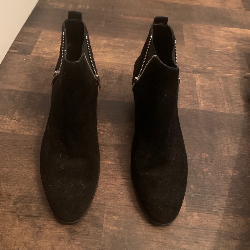 Black ivanka heeled suade booties